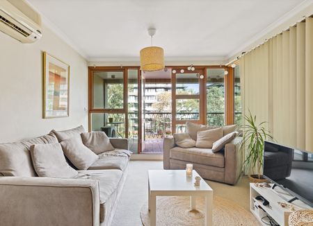 Modern, Fully Furnished Apartment in the Heart of Manuka! - Photo 3