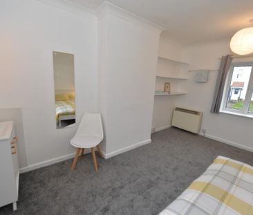 4 bedroom end of terrace house to rent - Photo 5