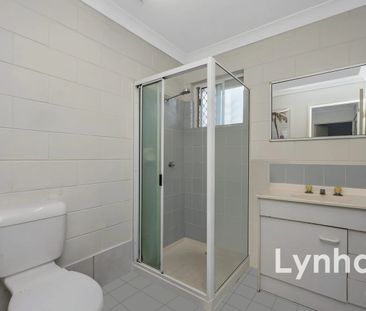 Quiet, Central & Low-Maintenance Living in Leafy Railway Estate - Photo 4