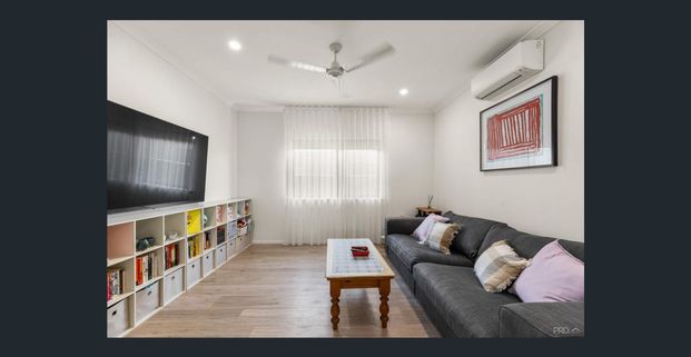 3-4 Bedroom, 2 Bathroom Home with swimming pool available for 12-24 month lease - Photo 1