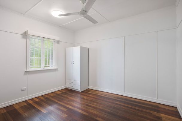 CONVENIENT BOOVAL LOCATION - Photo 1