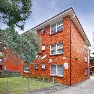 Well Proportioned Two Bedroom Unit With Car Space - Photo 2