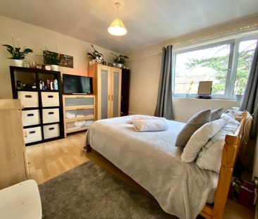 1 bedroom in a flat share to rent - Photo 3