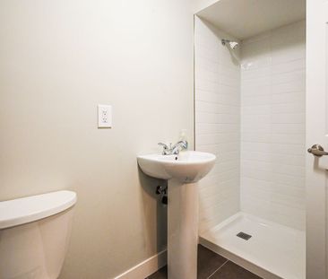 For Lease - 799 Deveron Crescent, London South, Ontario - Photo 3