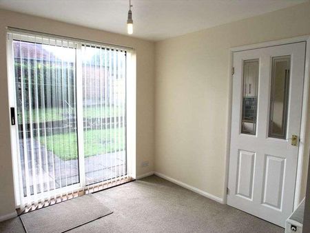 Buckingham Grove, Kingswinford, DY6 - Photo 2