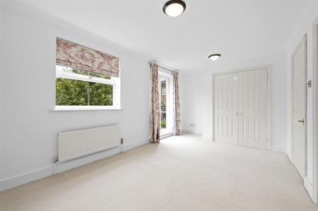 4 bedroom semi-detached house to rent - Photo 3