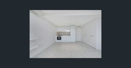 Spacious 1 bedroom with a storage cage - Photo 2