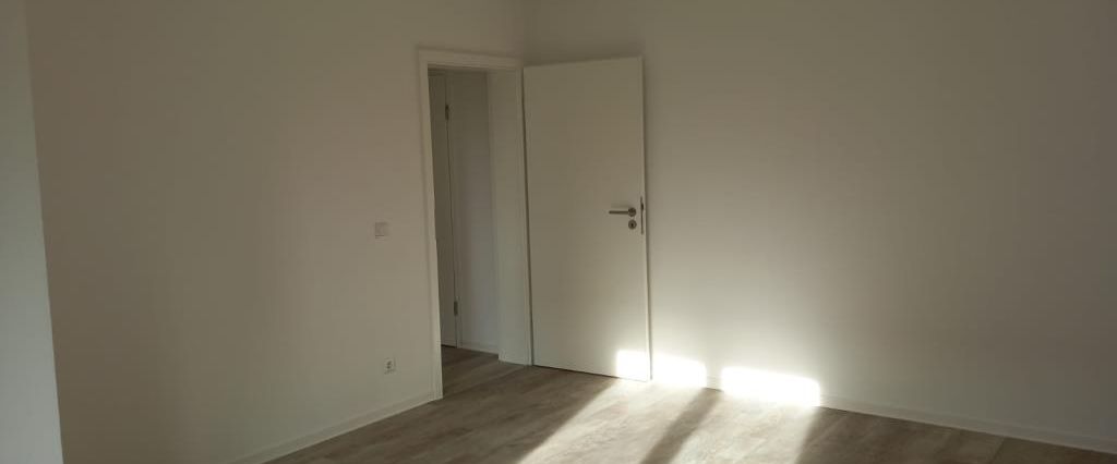 Schöne, helle neu sanierte 2 Raumwohnung mit Terrasse! - Photo 1