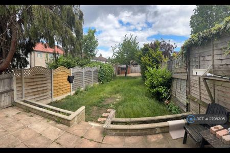 1 bedroom in a house share to rent - Photo 3