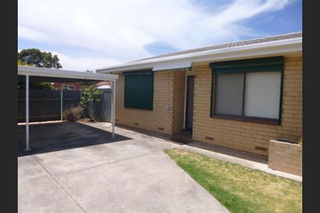 Two bedroom unit in quiet location - Photo 4