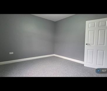 2 bedroom end of terrace house to rent - Photo 3