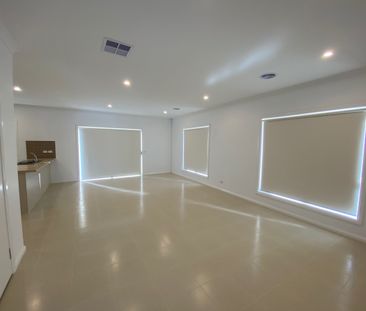 two-storey 4 Bedroom Family Delight! - Photo 2