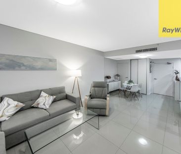 STUNNING FULLY FURNISHED ONE BEDROOM WITH VIEWS - PERCHED ON LEVEL 10 - Photo 3