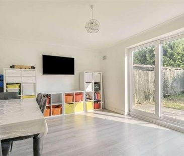 Chertsey, Surrey, KT16 - Photo 2