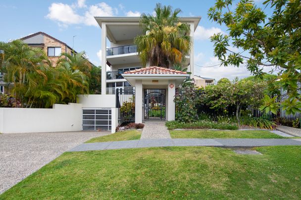 Renovated Luxury Apartment in Burleigh Heads - Photo 1