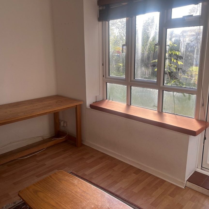 2 Bed Flat, Hartswood House, SW2 - Photo 1