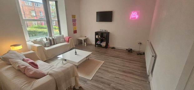 3 Bed - Flat 1, 24 Kensington Terrace, Hyde Park, Leeds - LS6 1BE - Student - Photo 1