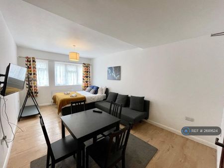 Studio to rent - Photo 5