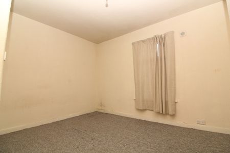 2 Bedroom Mid Terraced House - Photo 4