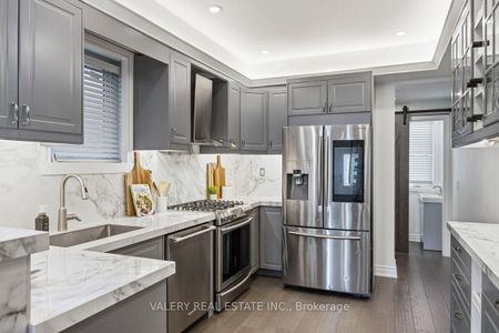 219 McRoberts Avenue apartment — Toronto, ON (3-Bedroom) - 3 Bedroom - Photo 2