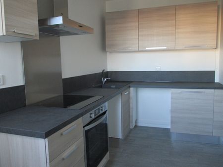Location Appartement 3 pièces 72m² ORLEANS 45000 - Photo 2