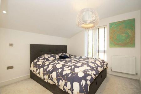 South Bank, Surbiton, KT6 - Photo 3