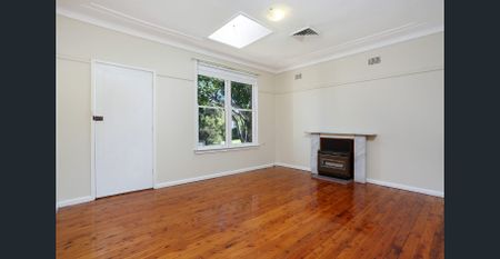 Newly painted Charming Family Home - Photo 2