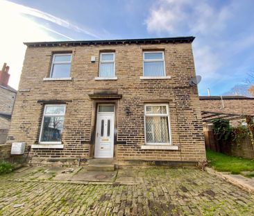 East View, Huddersfield, Marsh - Photo 1