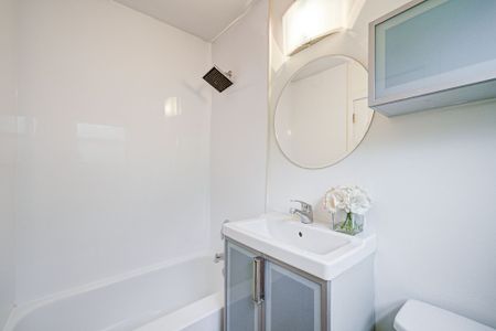 For Lease - 2 Shouldice Court, Toronto, Ontario - Photo 4