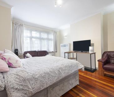 4 bedroom semi-detached house to rent - Photo 3