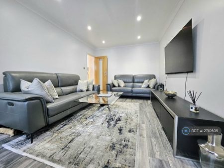 4 bedroom semi-detached house to rent - Photo 5