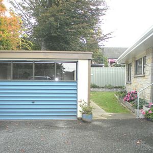 Two Bedroom Unit Close to Town - Photo 3