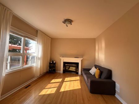 For Lease - 2034 Blue Jay Boulevard, Oakville, Ontario - Photo 5