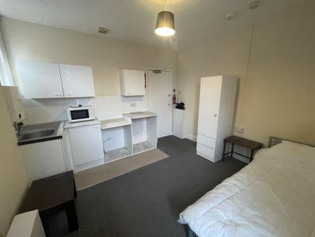 Studio to rent - Photo 2