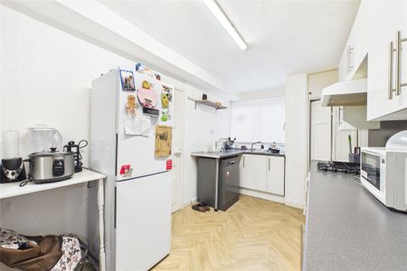 2 bedroom Flat in Laleham Road, Staines-Upon-Thames - Photo 4