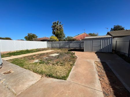 20 EDINBURGH TERRACE, PORT AUGUSTA - Photo 2