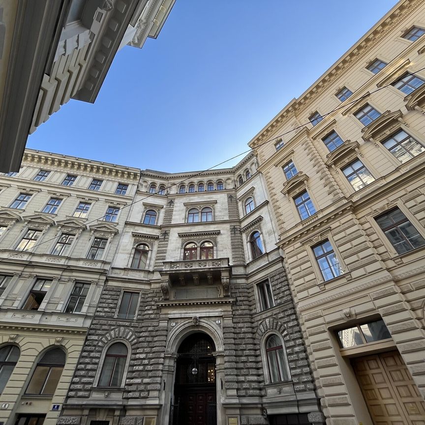 Modernes Innenstadtappartement mit Innenhof-Loggia in 1010 Wien - Photo 1