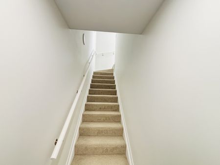 MANGERE BRIDGE, 4 BEDROOMS - Photo 2