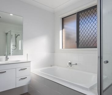 SPACIOUS HOME PERFECT FOR YOUR FAMILY! - Photo 3