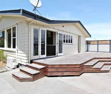 Sunny Family Home - Photo 5