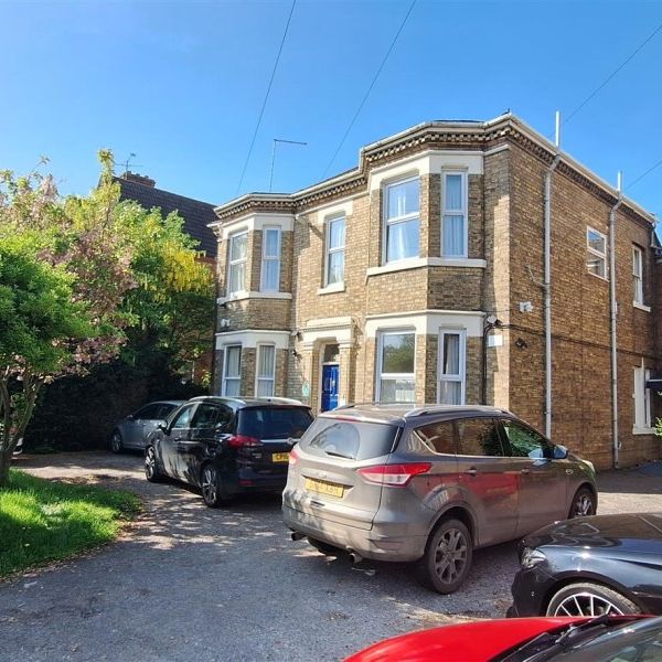 Park Road, Peterborough - Photo 1