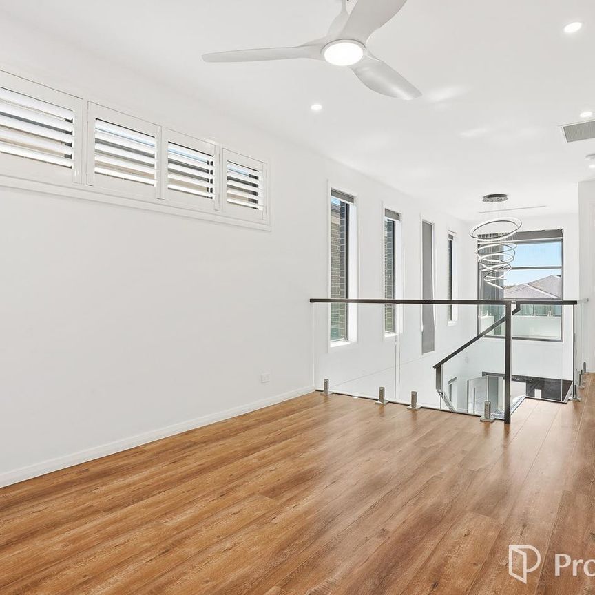 Modern Family Home in Box Hill - Photo 1