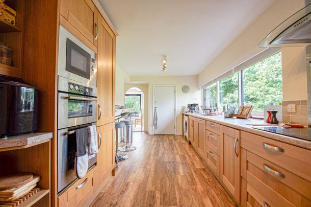 A rare waterfront residence with unrivalled harbour views became available to let on long term basis - Photo 1
