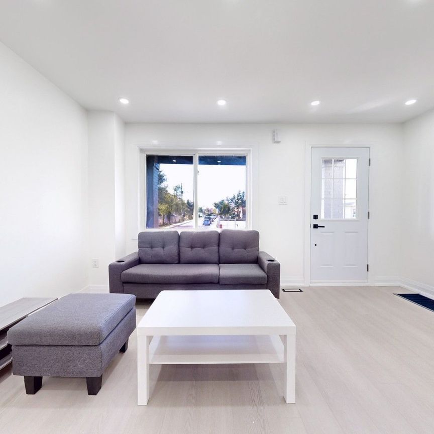 For Lease - 685 Jane Street, Toronto, Ontario - Photo 1