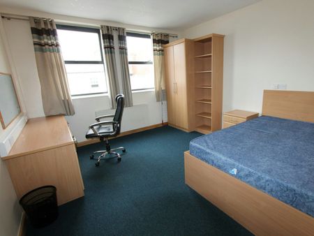 Flat to rent on - Photo 4