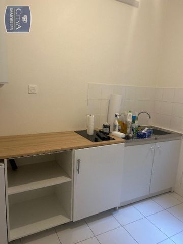 Location Appartement 2 pièces 41m² PARIS 18ème - Photo 4