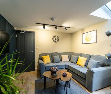 6 bedroom house to rent - Photo 1