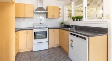 Two bedroom unit with lots of sun - Photo 4