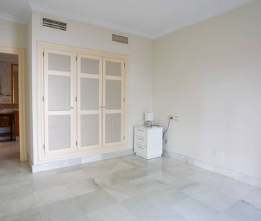 2 bedroom luxury Flat for rent in Benahavís, Andalusia - Photo 4