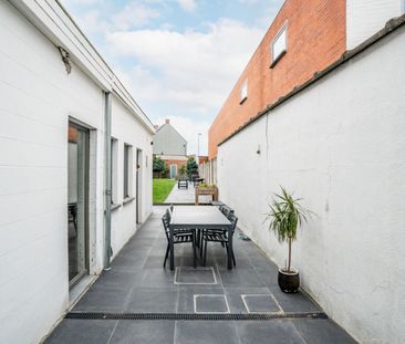 Instapklare woning met zonnepanelen en uitweg via achterliggende ru... - Photo 2